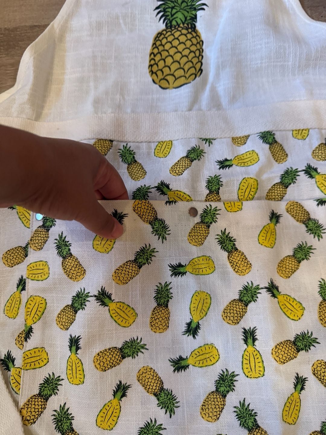 Cynthia Rowley Kitchen Apron Pineapple Print White 3