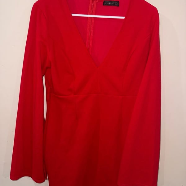 Just Quella Dress Size 8-10 Red V-Neck Long Flare Sleeve Bodycon