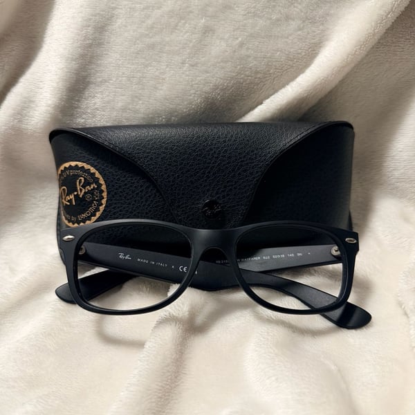 Ray-Ban New Wayfarer RB 2132 Size 52-18 Matte Black Sunglasses