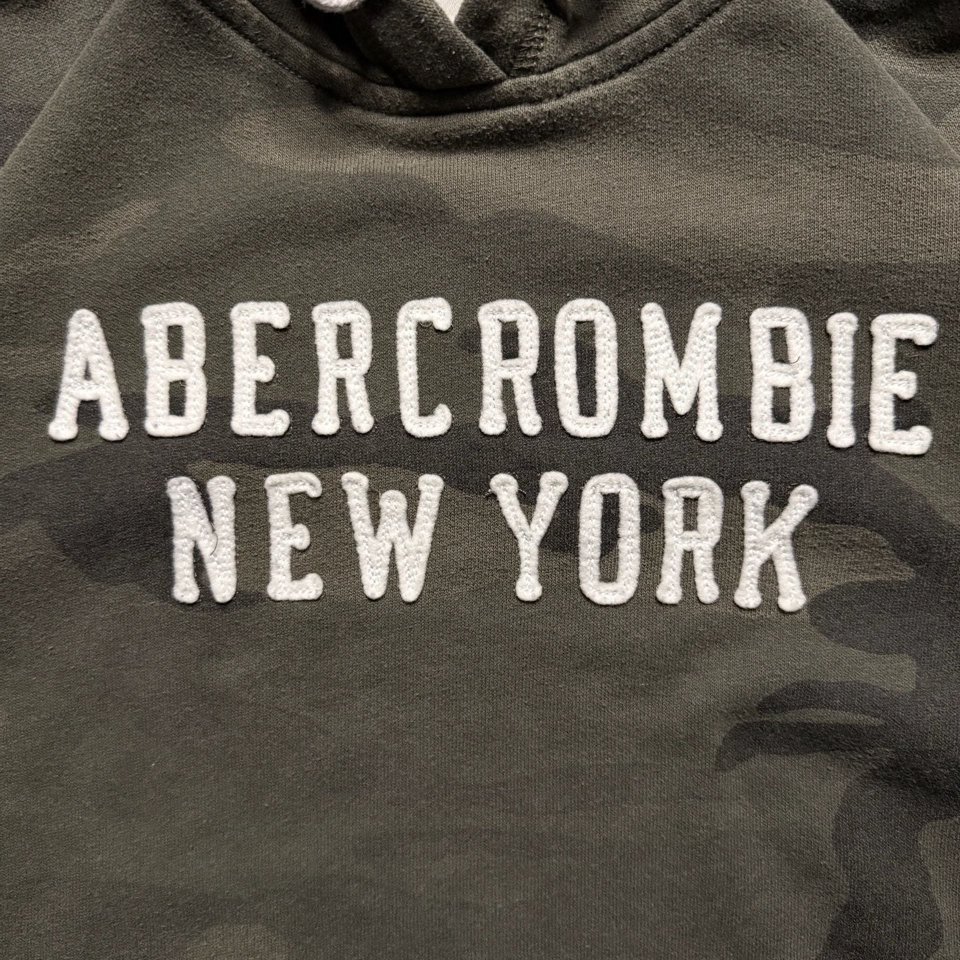 Vintage Y2K Abercrombie & Fitch Camo Hoodie XL New York Spellout 4