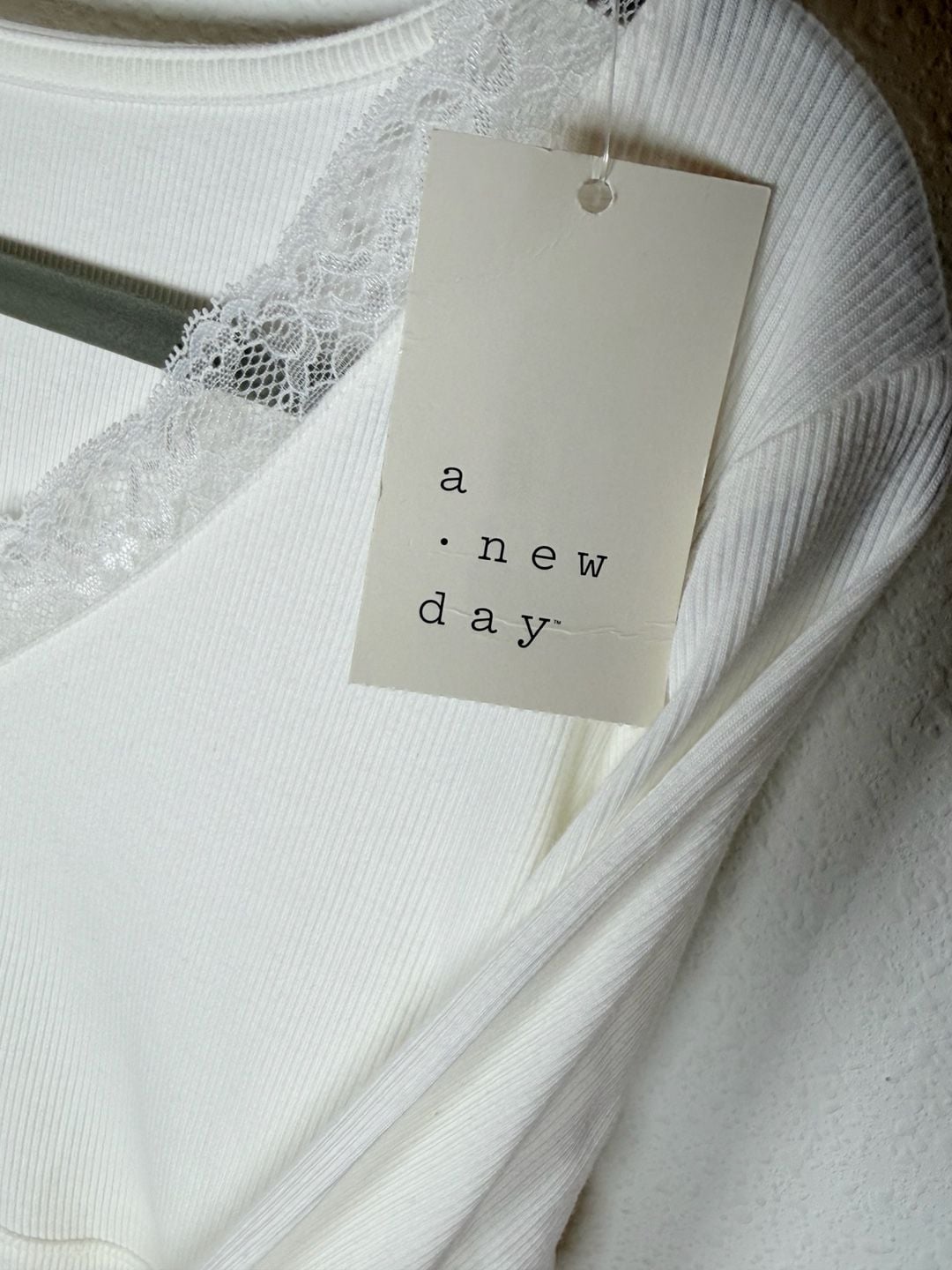 A New Day Lace Trim V-Neck Ribbed Top Size Medium White Long Sleeve 2