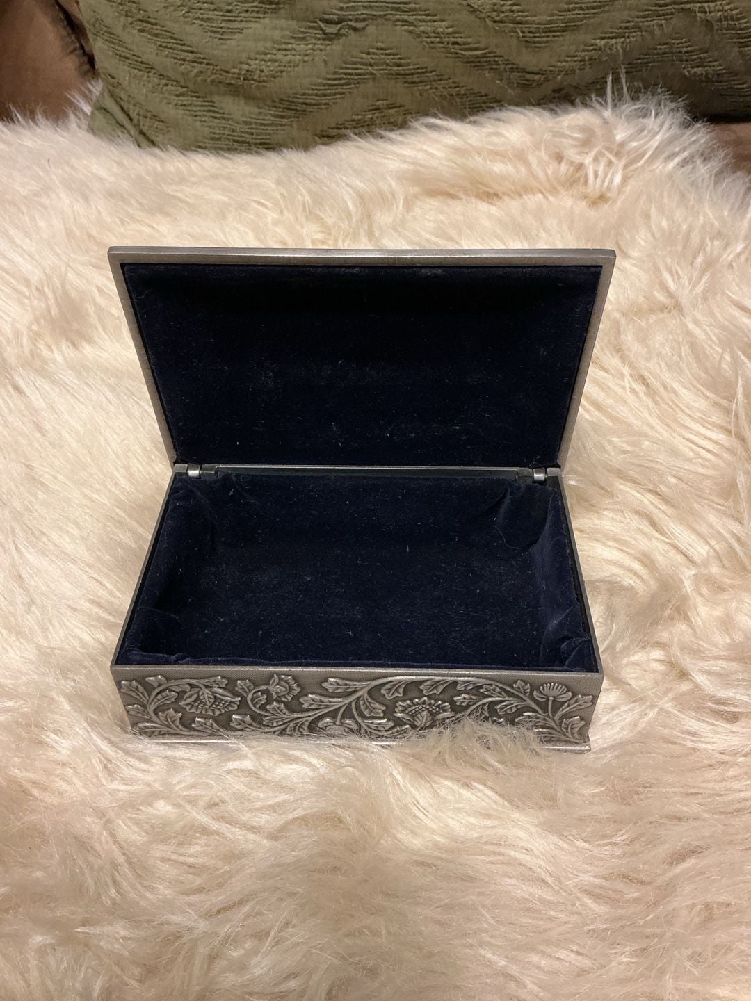Vintage Godinger Silver Plate Ornate Floral Trinket Box Velvet Lined 2
