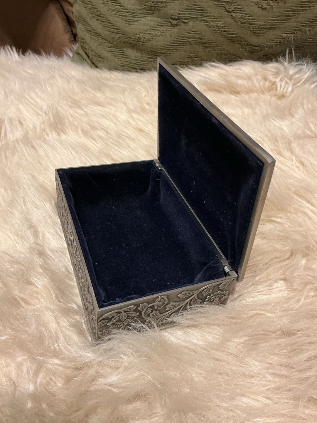 Vintage Godinger Silver Plate Ornate Floral Trinket Box Velvet Lined 3