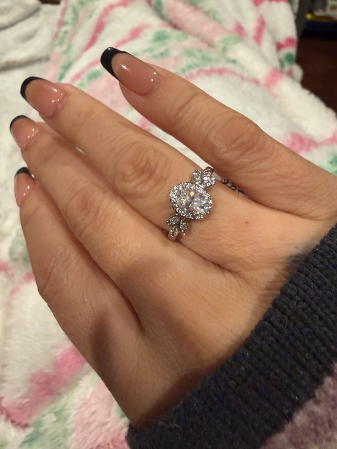 Oval Brilliant-Cut Moissanite Halo Ring with Pavé Leaf/Vine Accents 1 ct. BNWT
4