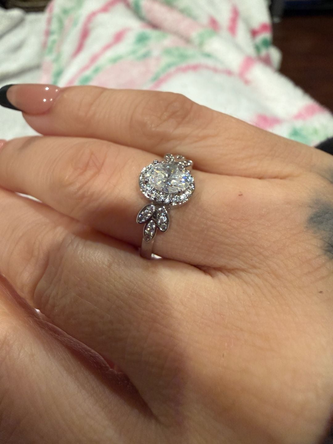 Oval Brilliant-Cut Moissanite Halo Ring with Pavé Leaf/Vine Accents 1 ct. BNWT
6