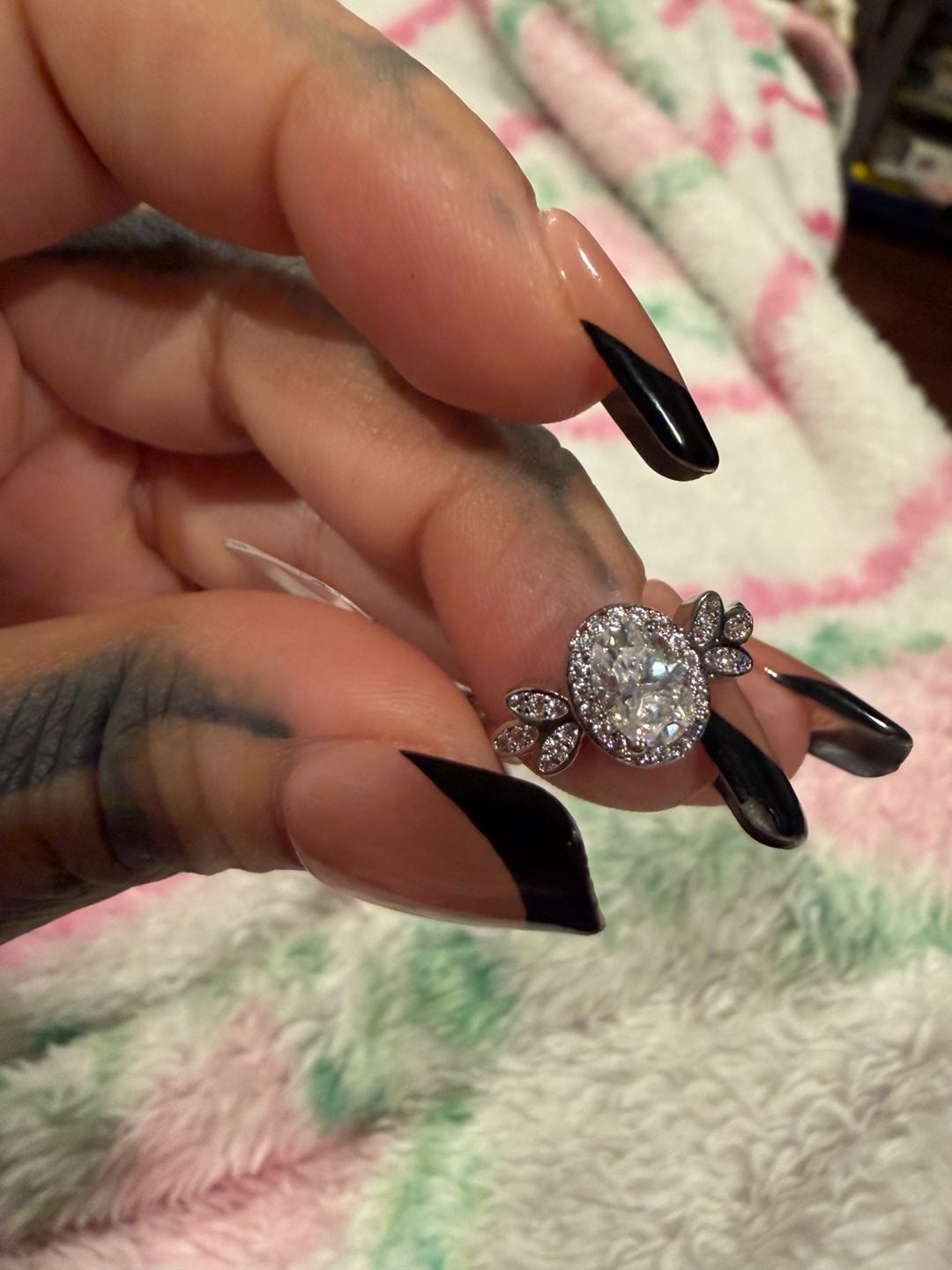 Oval Brilliant-Cut Moissanite Halo Ring with Pavé Leaf/Vine Accents 1 ct. BNWT
7