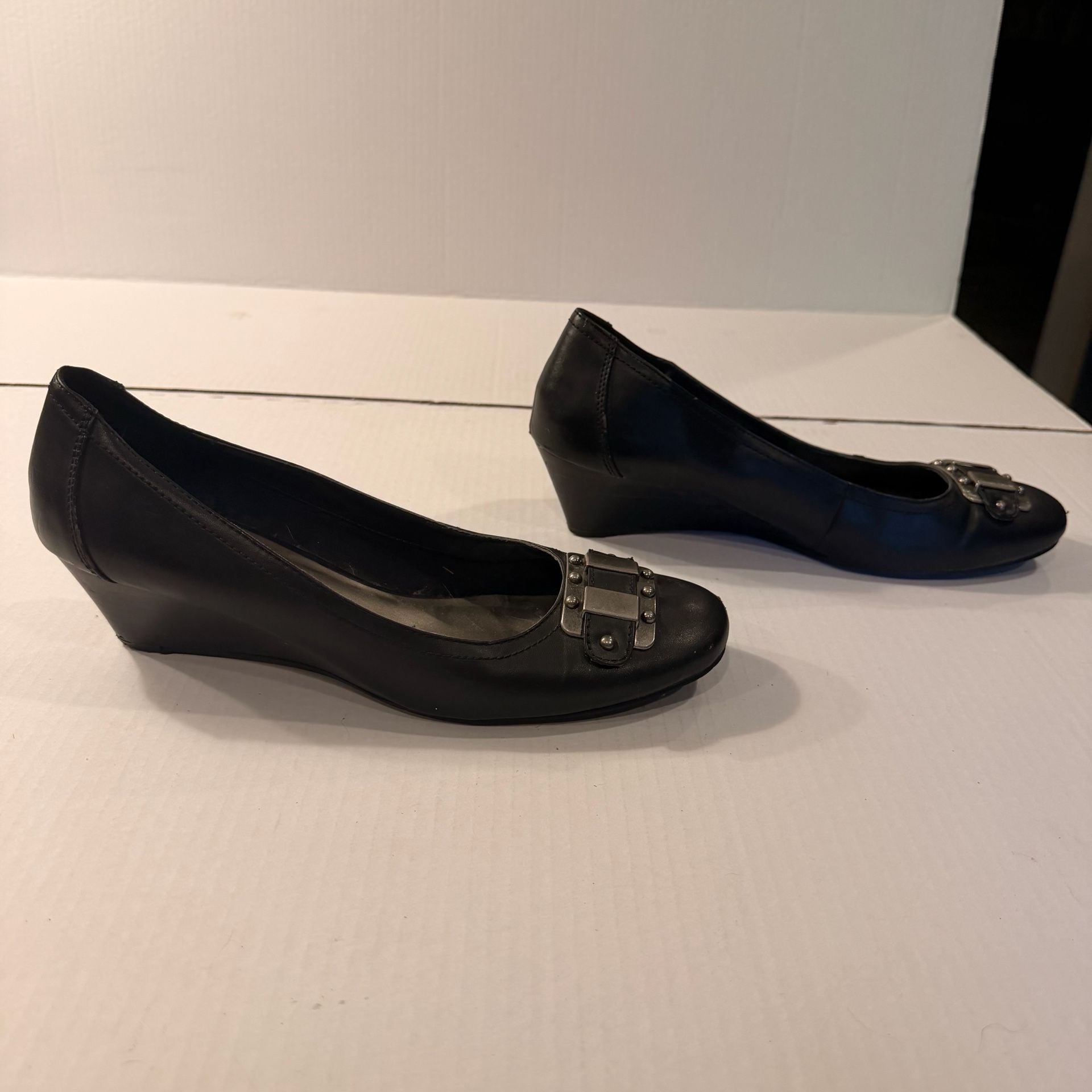 Black Wedge Shoes Silver Buckle Details 4