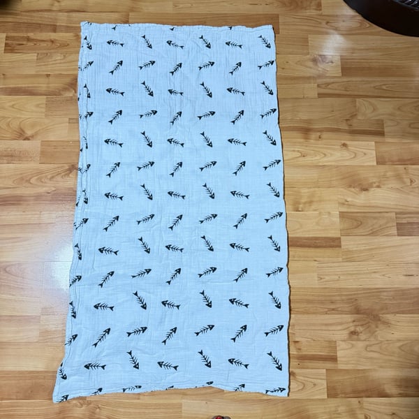 Oilo Fish Bones Muslin Swaddle Blanket White Black