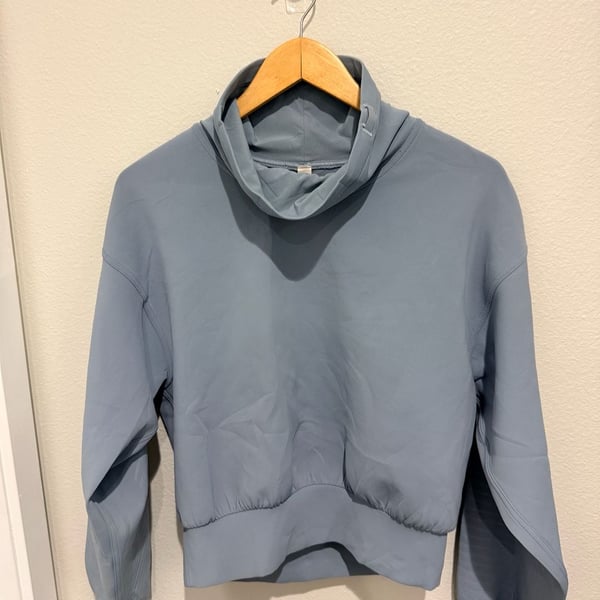 Lululemon Full Flourish Pullover Size 6 Blue Willow