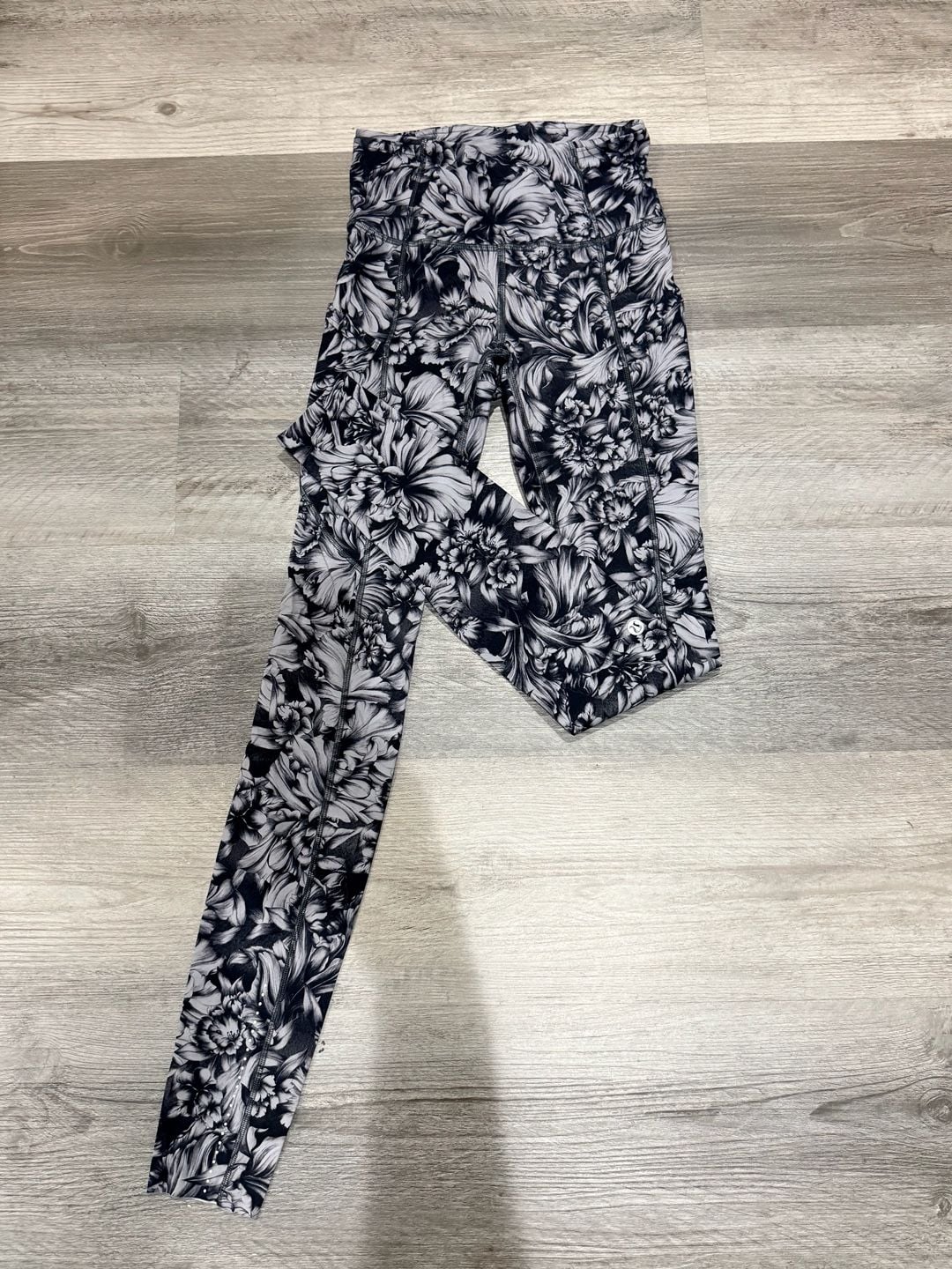 Lululemon Fast and Free Tight Size 2 Night Garden Black White Leggings 1