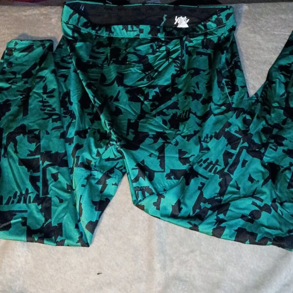 Yitty Headliner Shaping Legging Size 1X Green Black Silhouette