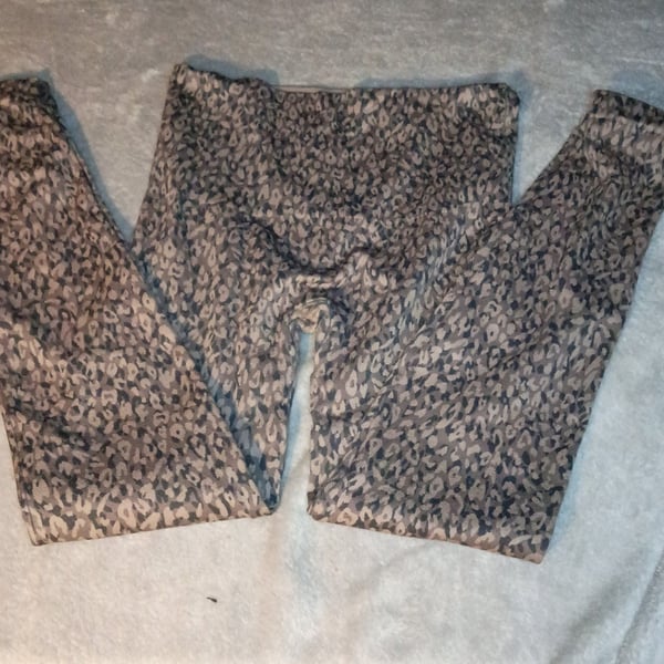 Spanx Look At Me Now Seamless Leggings Size M Leopard Print