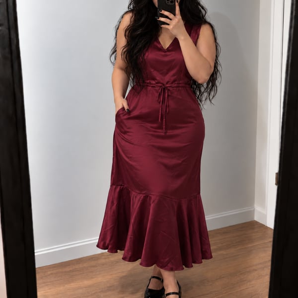HALARA V Neck Sleeveless Drawstring Side Pocket Ruffle Hem Midi Satin-Like