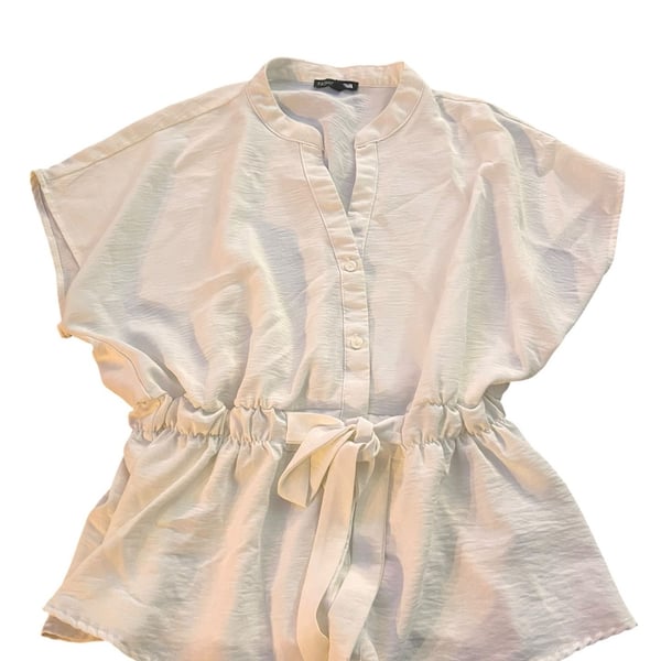 Fashion Nova Tie Waist shirt 