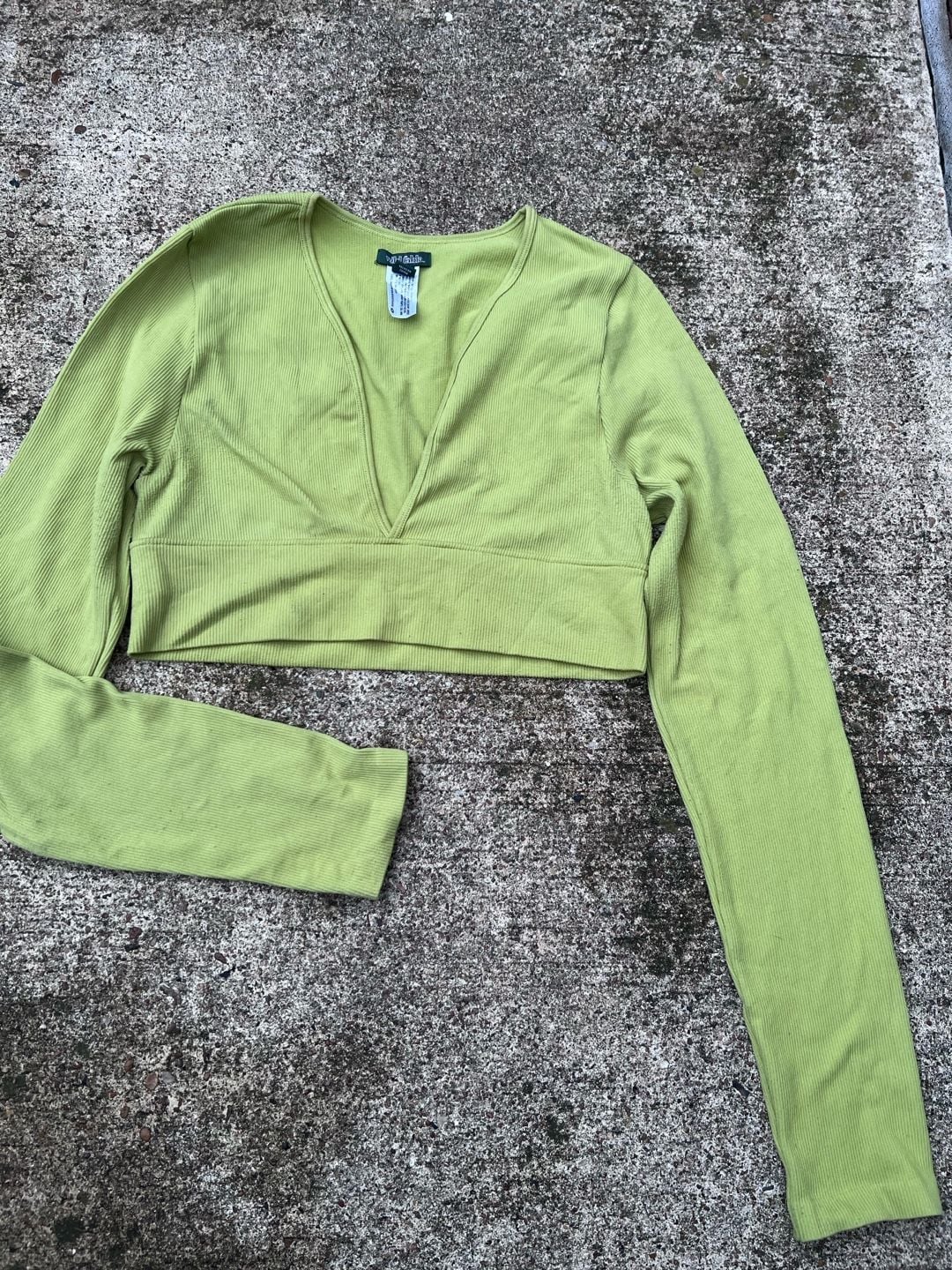 A-Wild Fable Lime Green Ribbed V-Neck Crop Top Size L
2