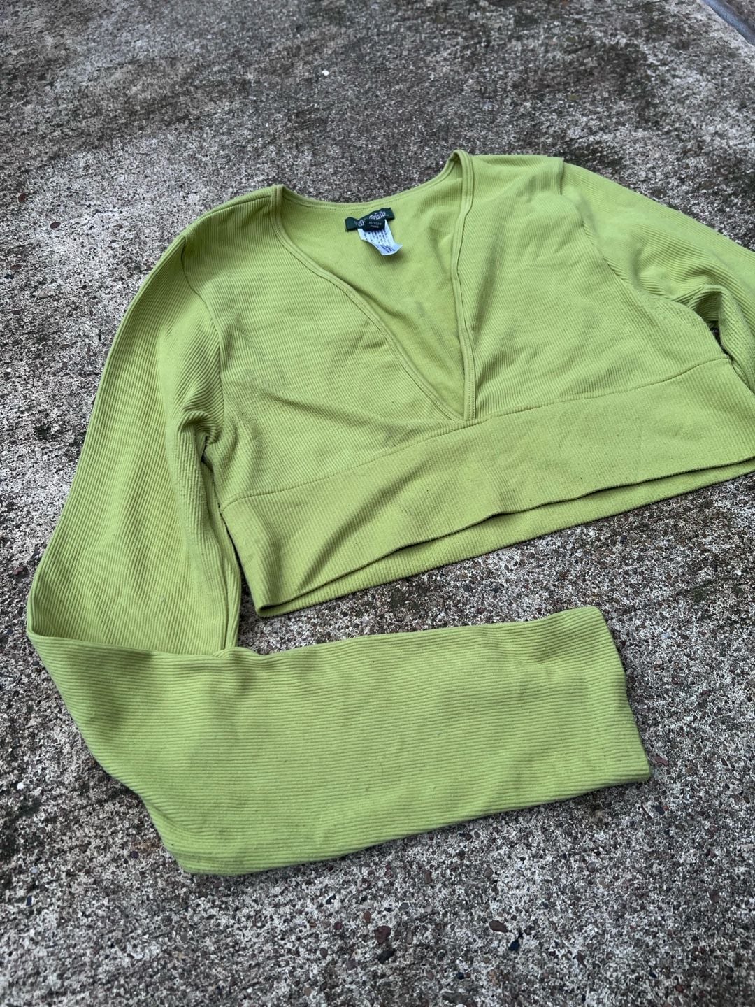 A-Wild Fable Lime Green Ribbed V-Neck Crop Top Size L
3