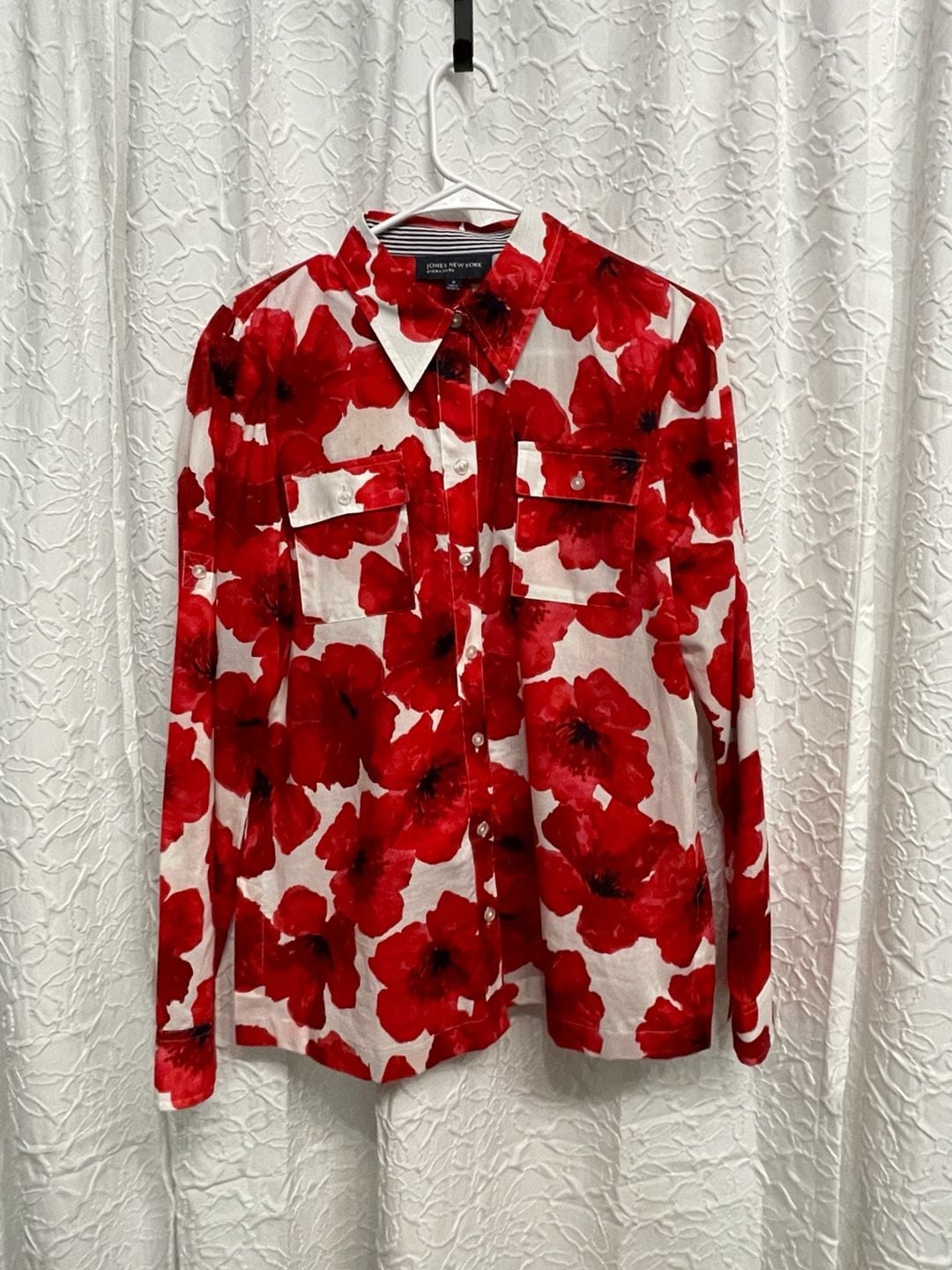 Jones New York Signature Blouse Size M Red White Floral Print Button Down 2
