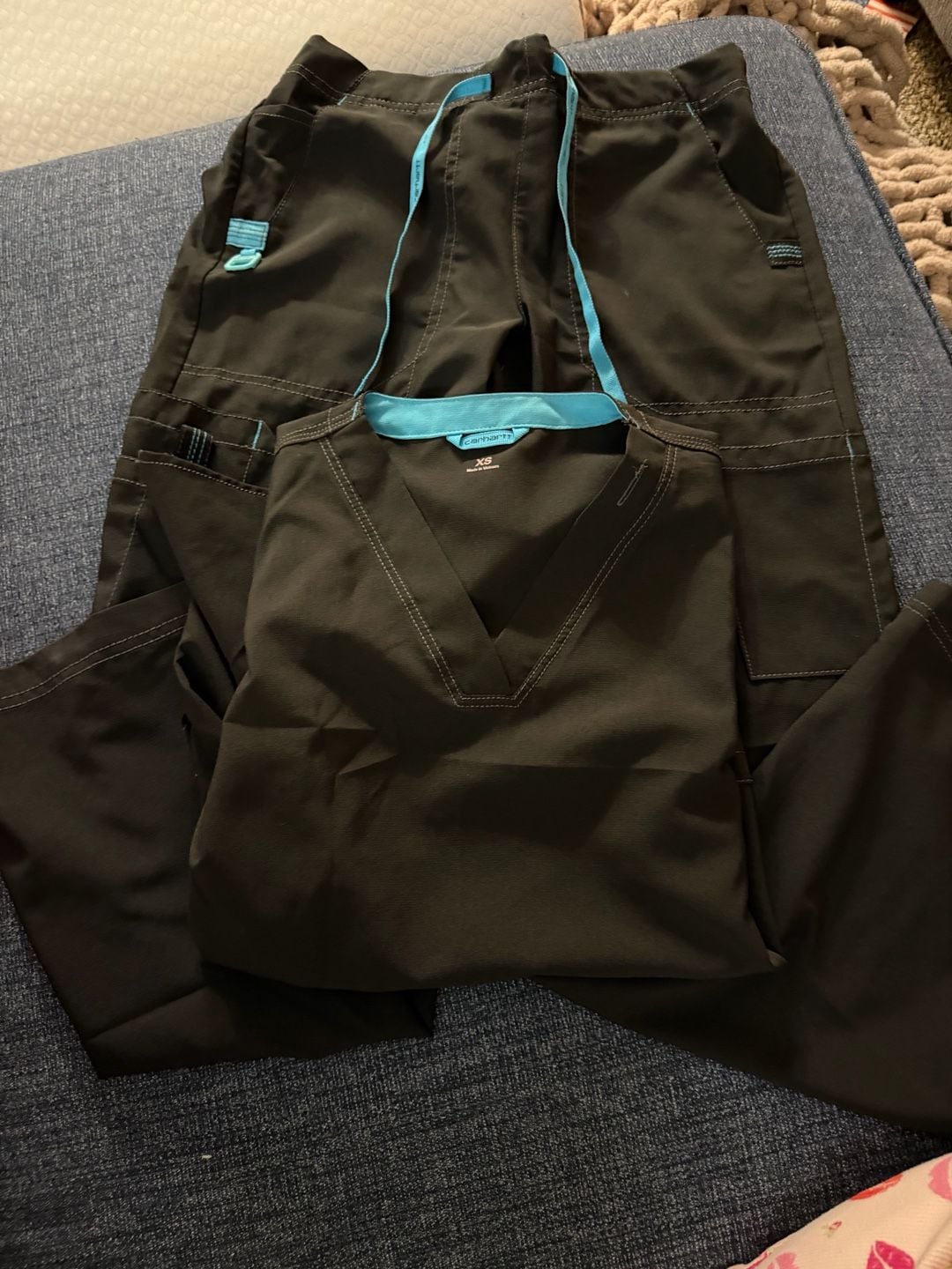 👨🏽⚕️👩🏼⚕️🦷🪥💉🩸CARHARTT SCRUB SET!!!
Carhartt Force Scrub Set Size XS Black Blue Trim Top Pants 1
