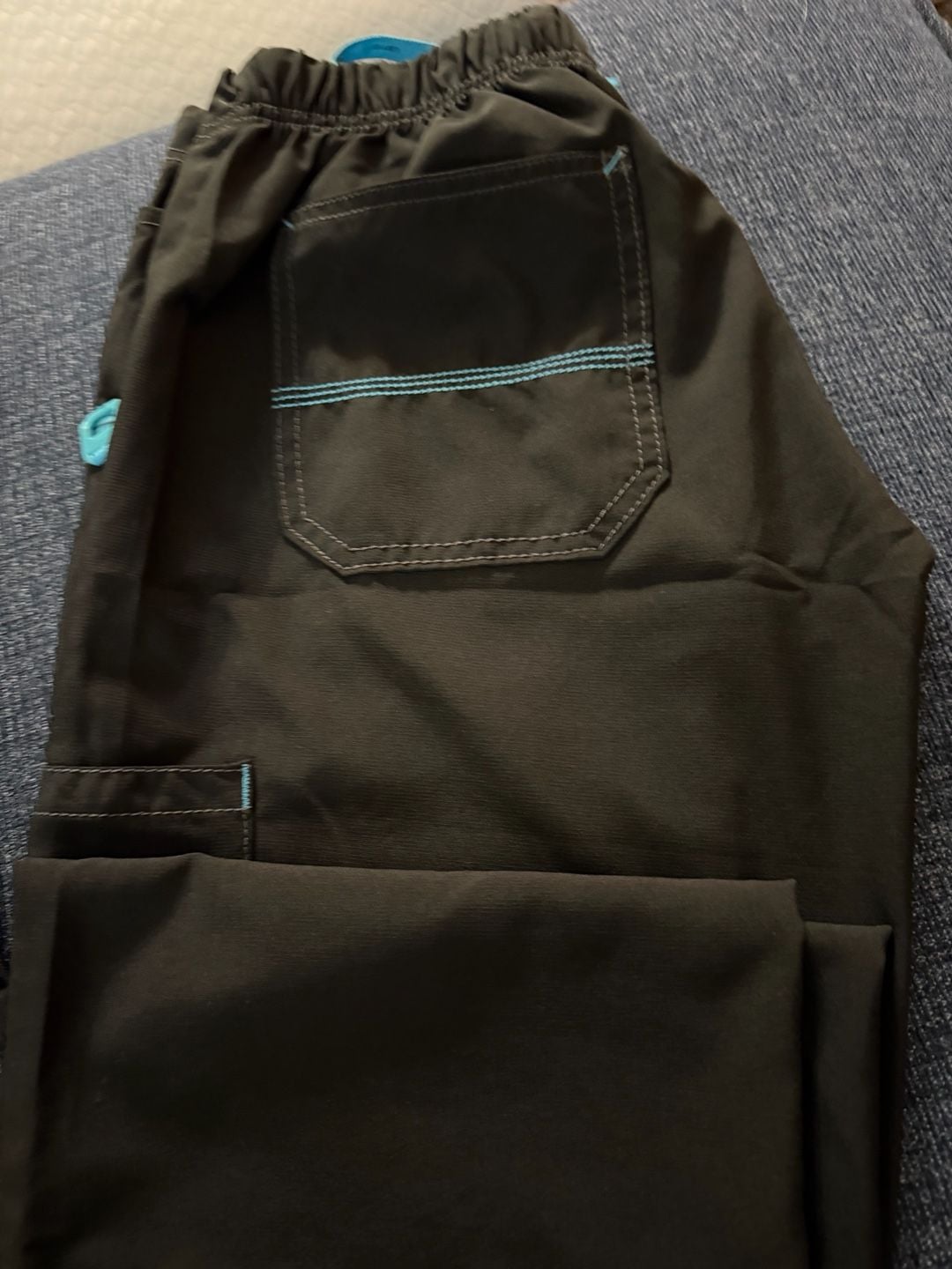 👨🏽⚕️👩🏼⚕️🦷🪥💉🩸CARHARTT SCRUB SET!!!
Carhartt Force Scrub Set Size XS Black Blue Trim Top Pants 4