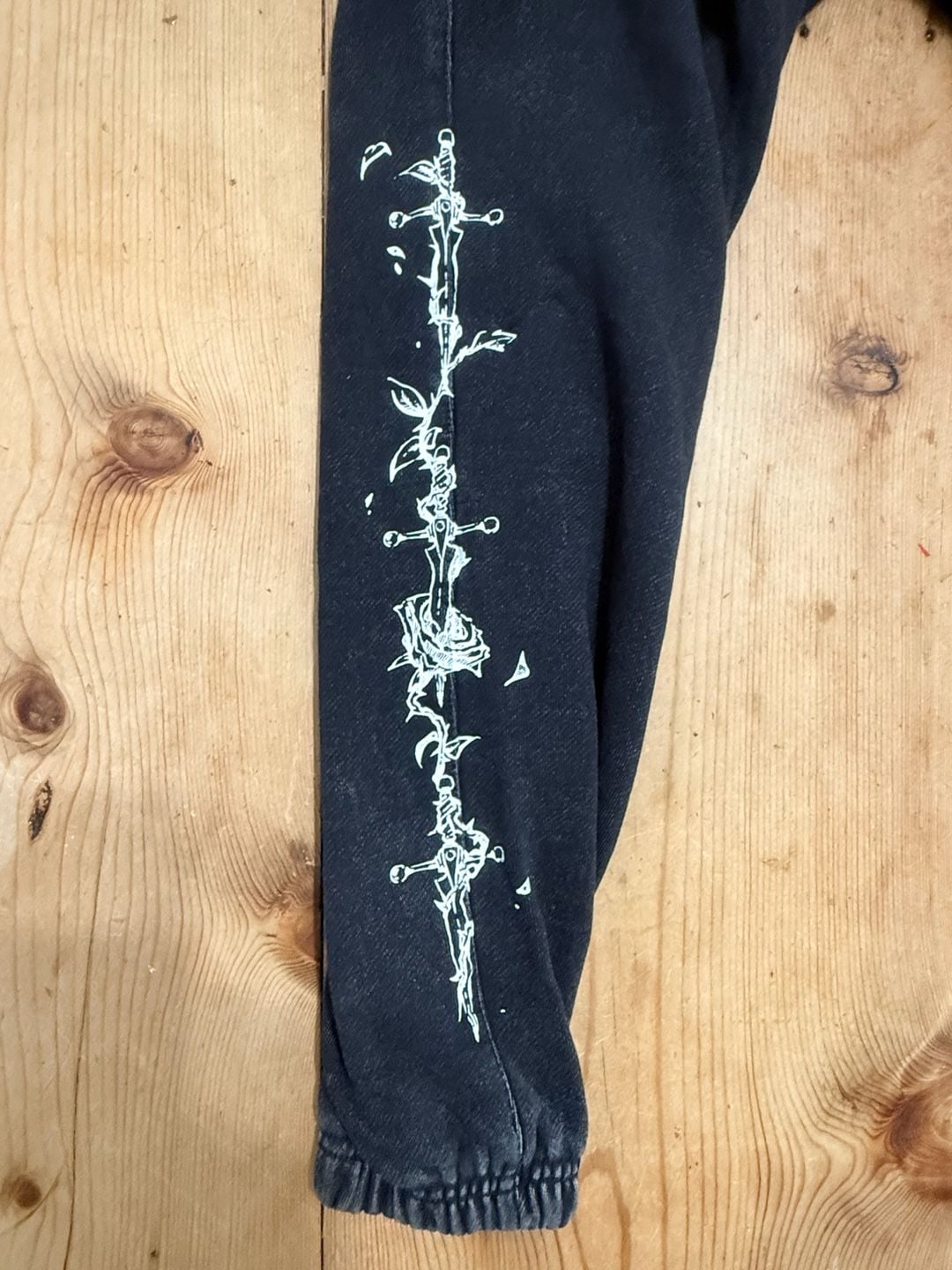 Valkyrae Radiant Spirits Black Sweatpants Joggers Dagger Sword Rose - Size Small 5