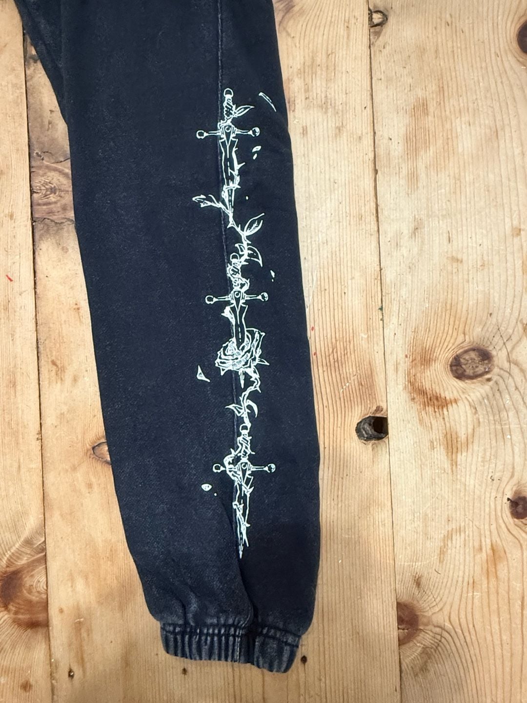 Valkyrae Radiant Spirits Black Sweatpants Joggers Dagger Sword Rose - Size Small 6