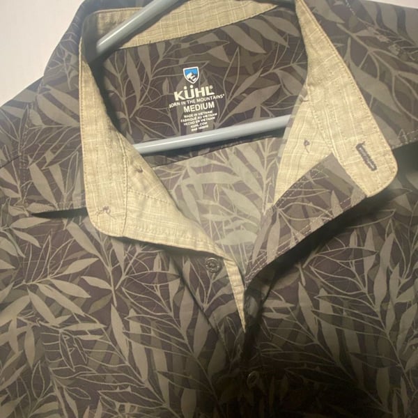 Kuhl Button Up Shirt Size Medium Leaf Print Short Sleeve