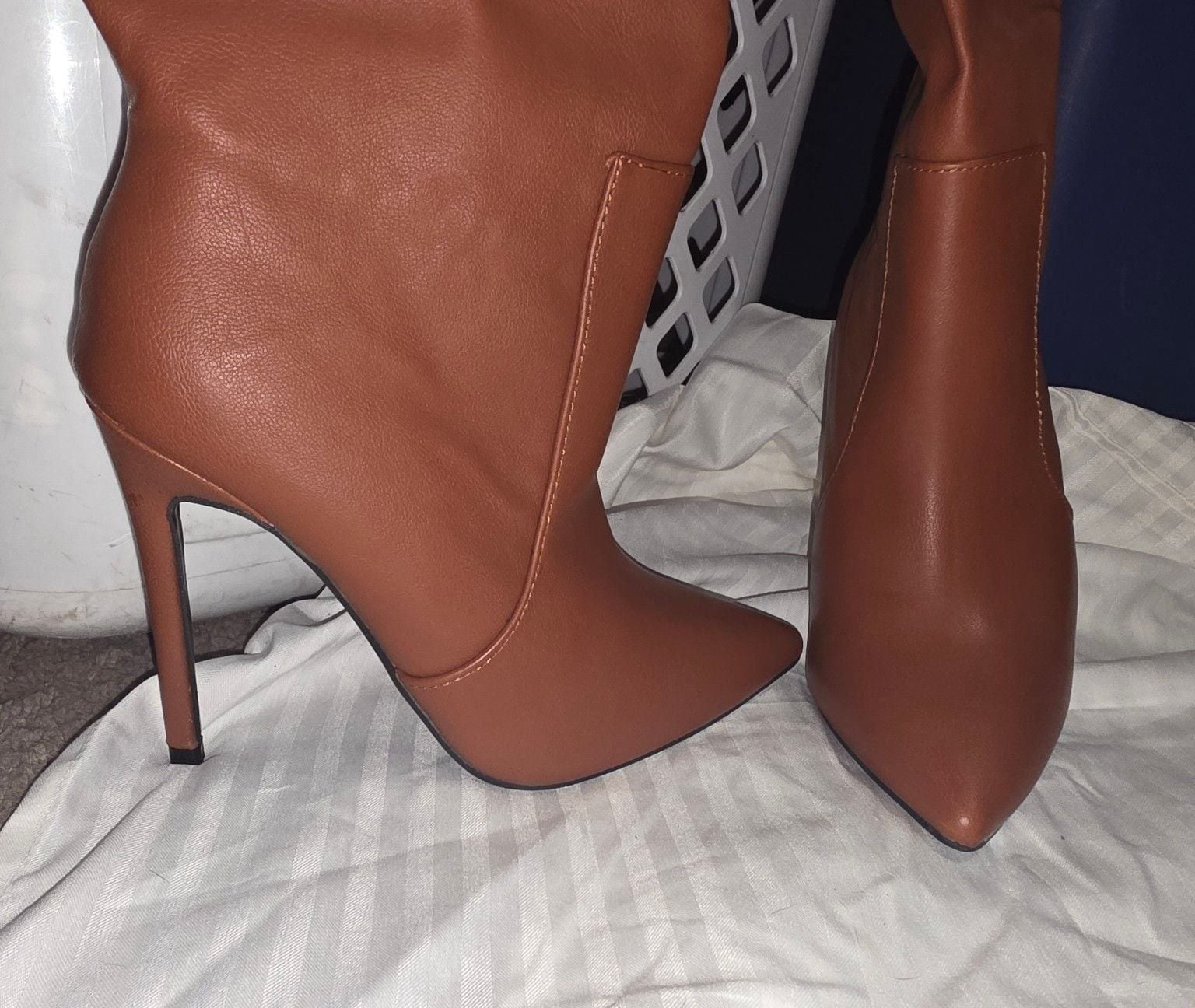 So Me Friare Knee High Boots Size 7 Brown PU Stiletto Heel 6