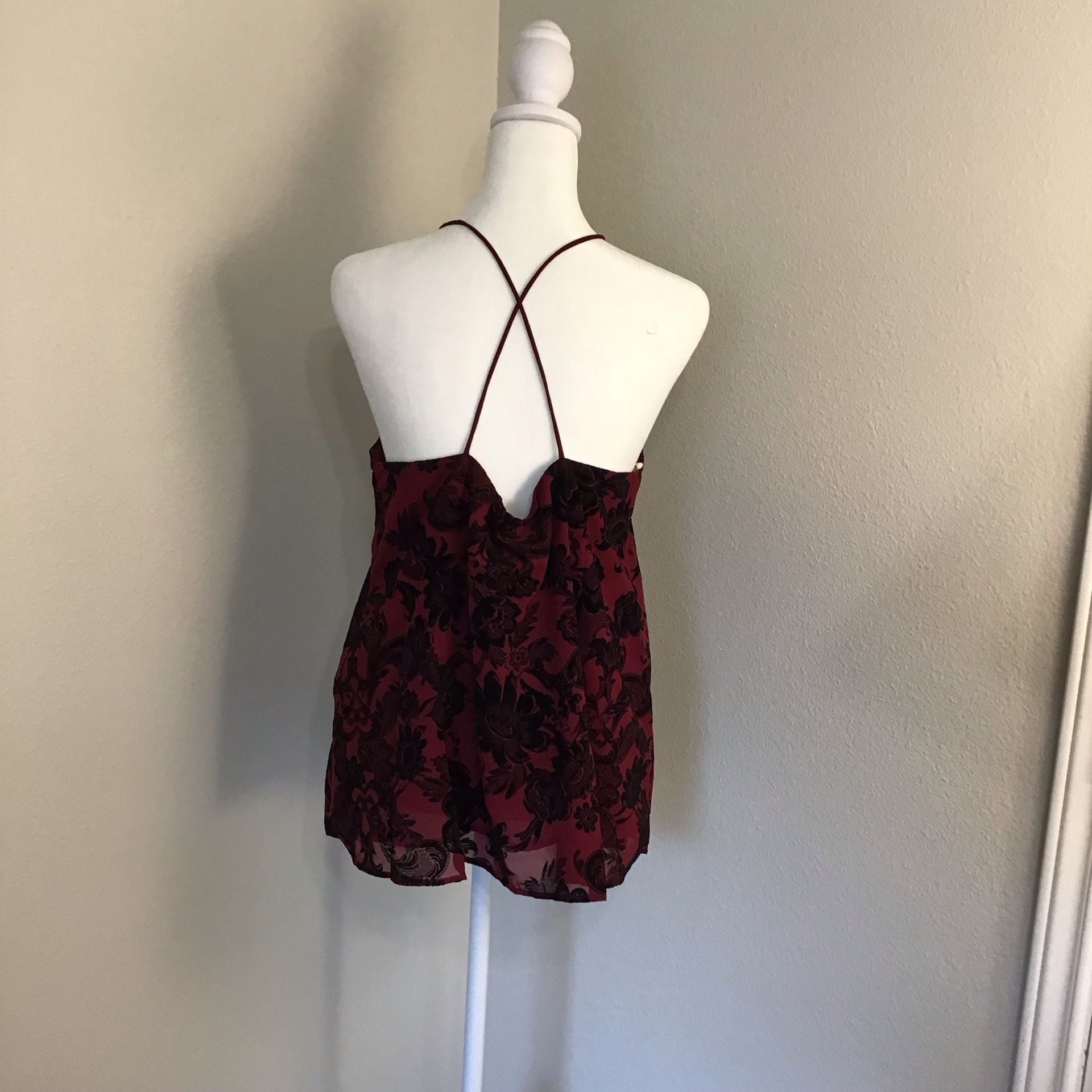 Moon River Burgundy & Black Floral Flocked Velvet Cami Tank Top Medium Chic 4