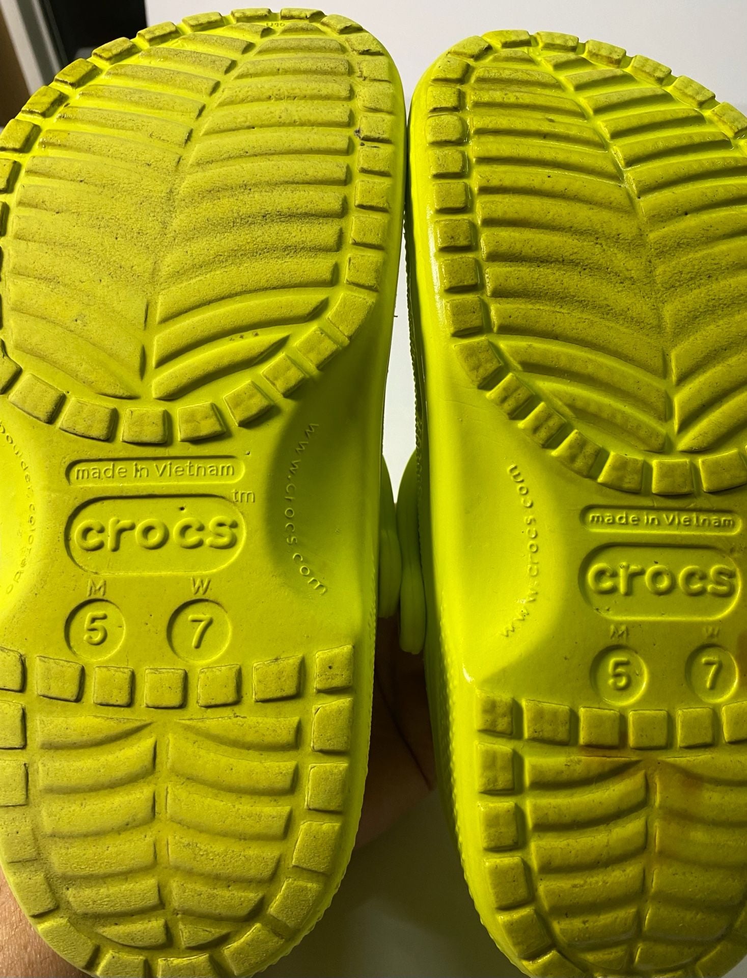 Crocs Classic Clog Size M 5 W 7 Yellow Slip-On Shoes 7