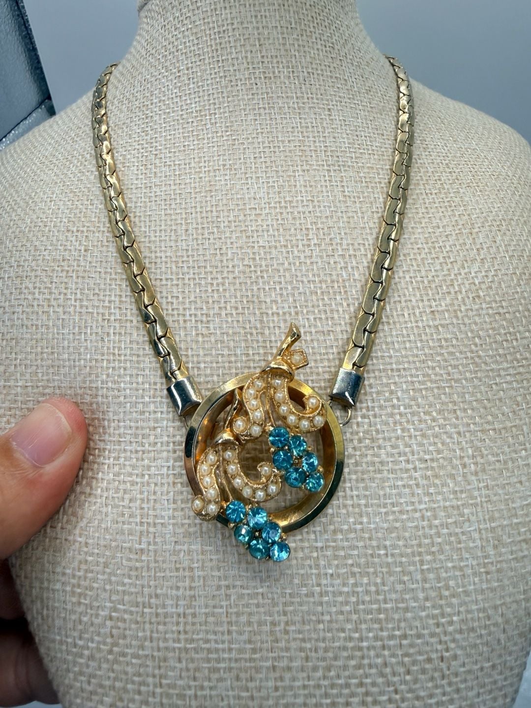Vintage Gold Tone Blue Rhinestone Pearl Pendant Necklace 2