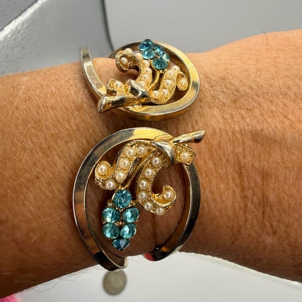 Vintage Gold Tone Hinged Clamper Bracelet 6.5 Inch
