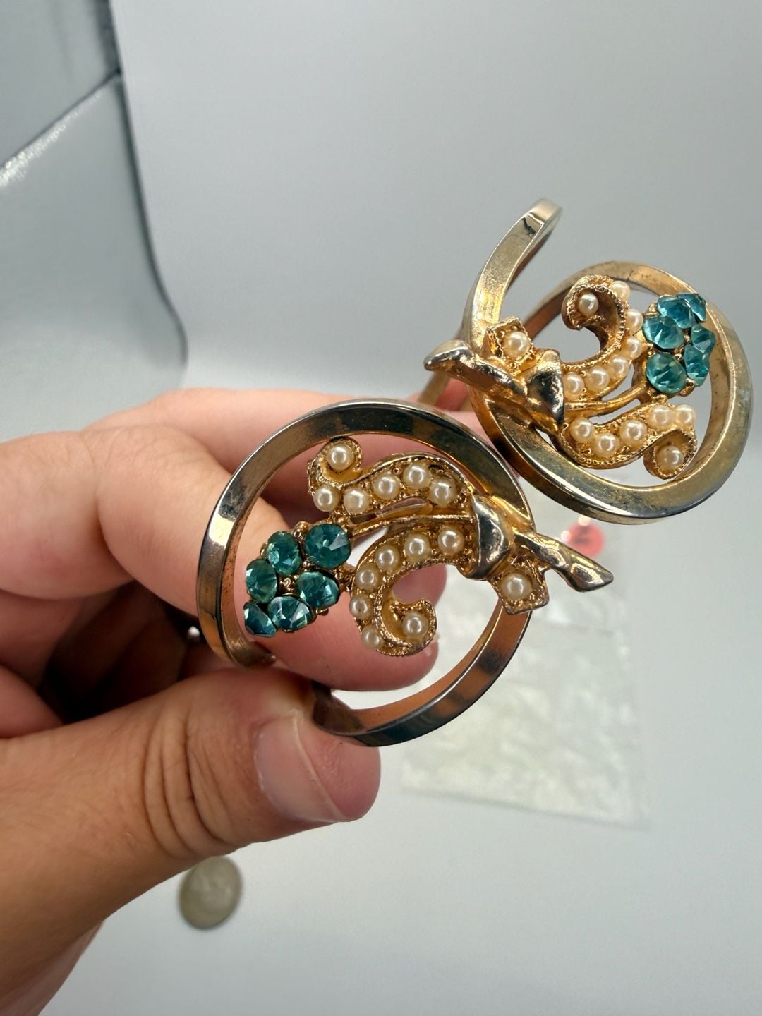 Vintage Gold Tone Hinged Clamper Bracelet 6.5 Inch 6