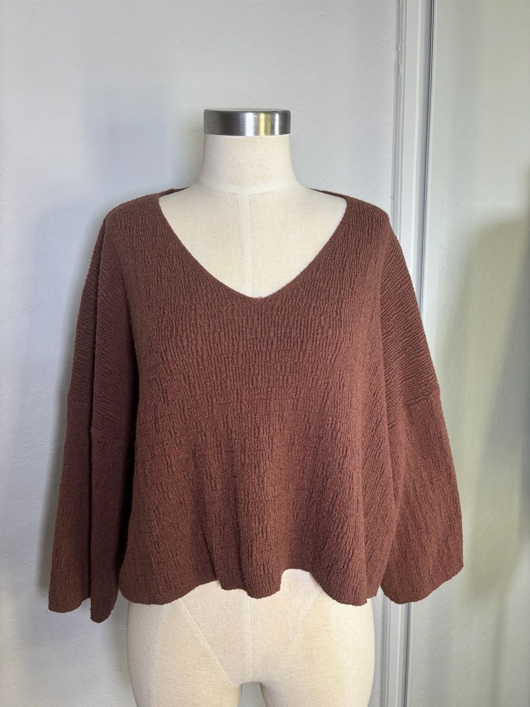 Stitch + Feather Textured V-Neck Sweater Size L Brown 2