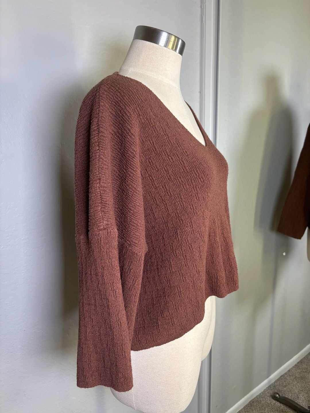 Stitch + Feather Textured V-Neck Sweater Size L Brown 3