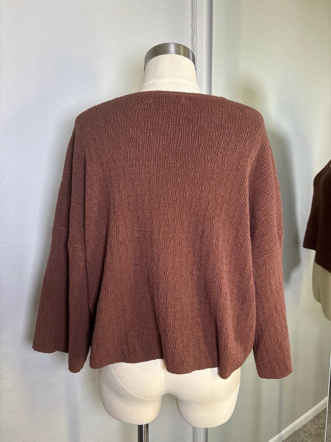 Stitch + Feather Textured V-Neck Sweater Size L Brown 4