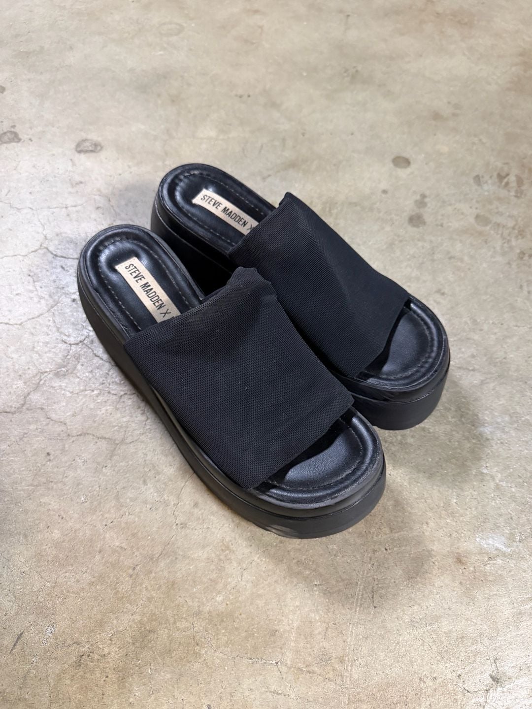 Steve Madden x UO Scrunchy Platform Sandals Black Womens 2