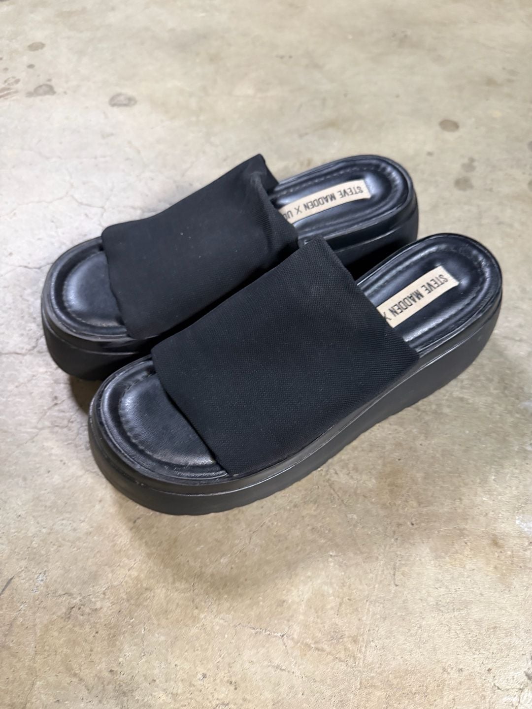 Steve Madden x UO Scrunchy Platform Sandals Black Womens 4