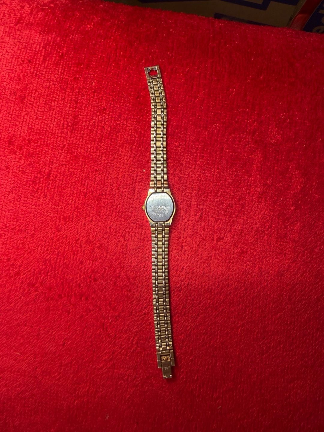 Citizen Quartz Gold Tone Watch 4
