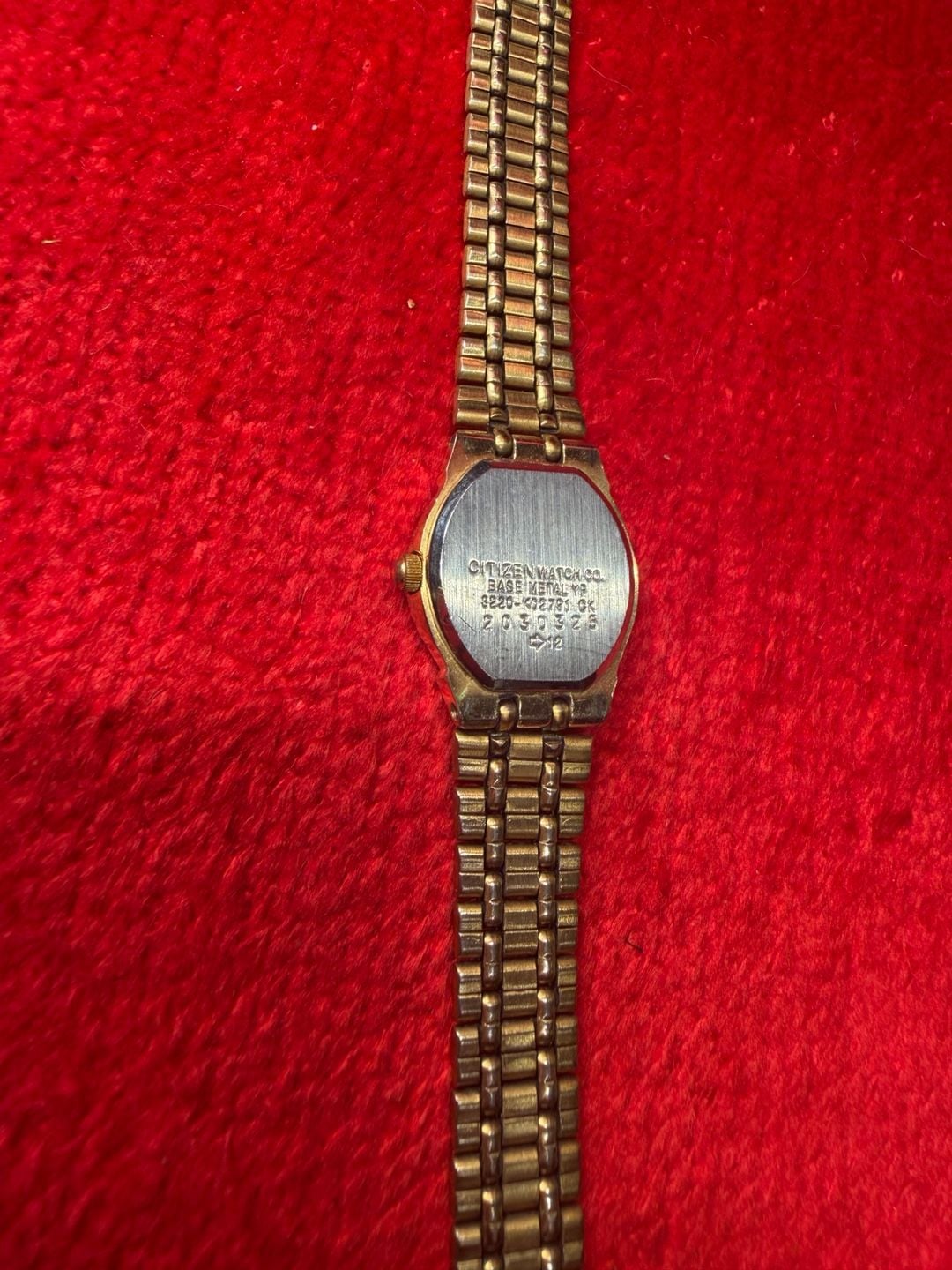 Citizen Quartz Gold Tone Watch 5