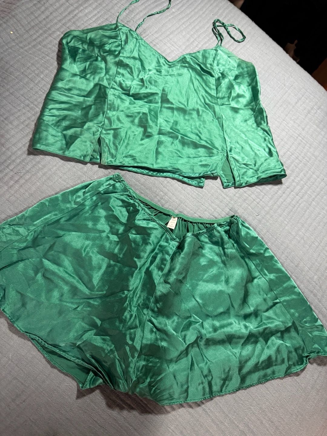 Y2K VTG Victoria's Secret 100% Silk green Cami And Shorts Set Size S 2