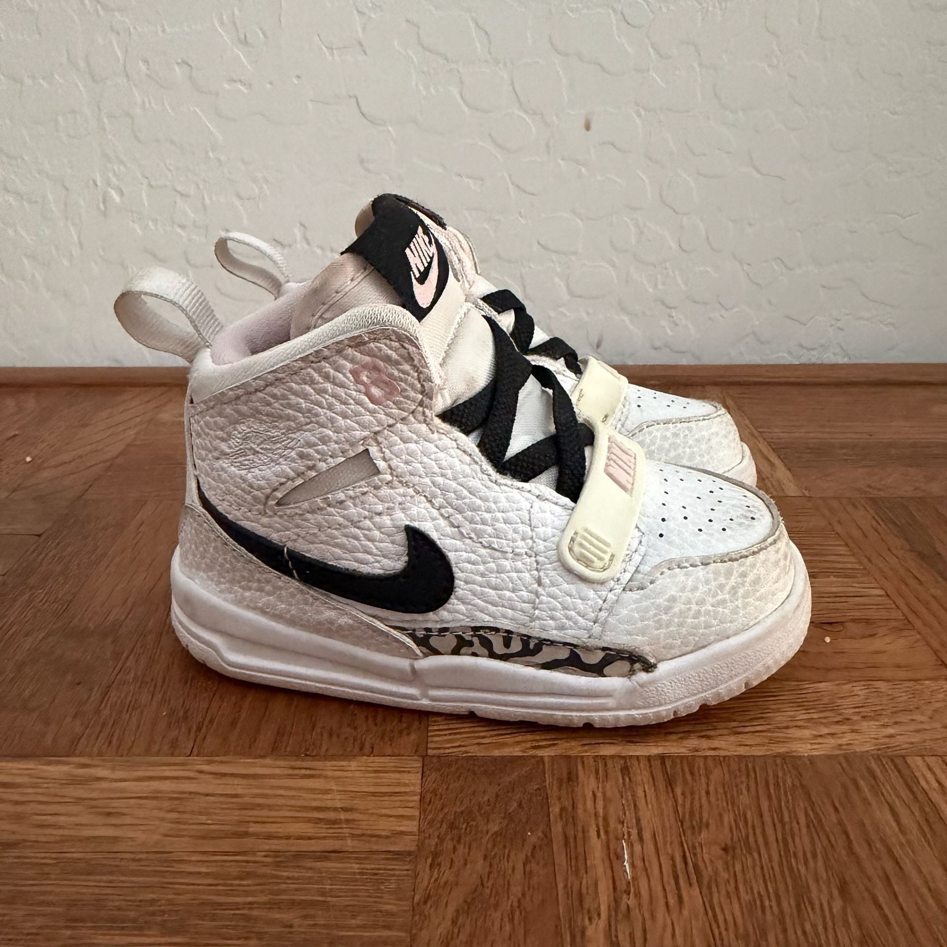 Jordan Legacy 312 Size 3c White Black Pink Foam Toddler Sneakers 2