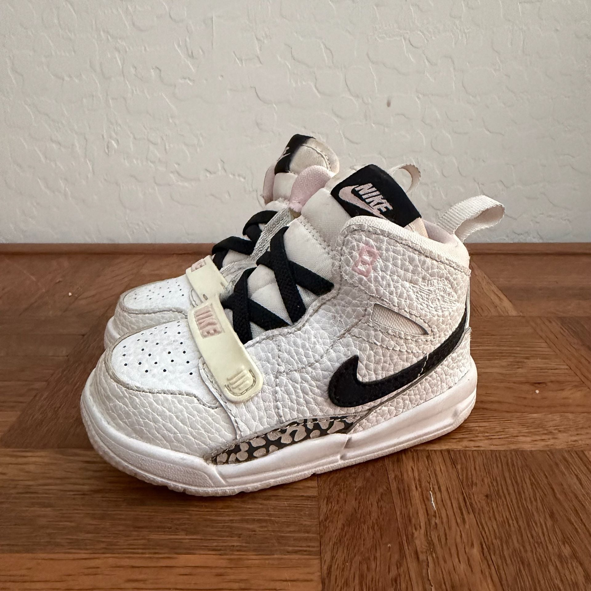 Jordan Legacy 312 Size 3c White Black Pink Foam Toddler Sneakers 4