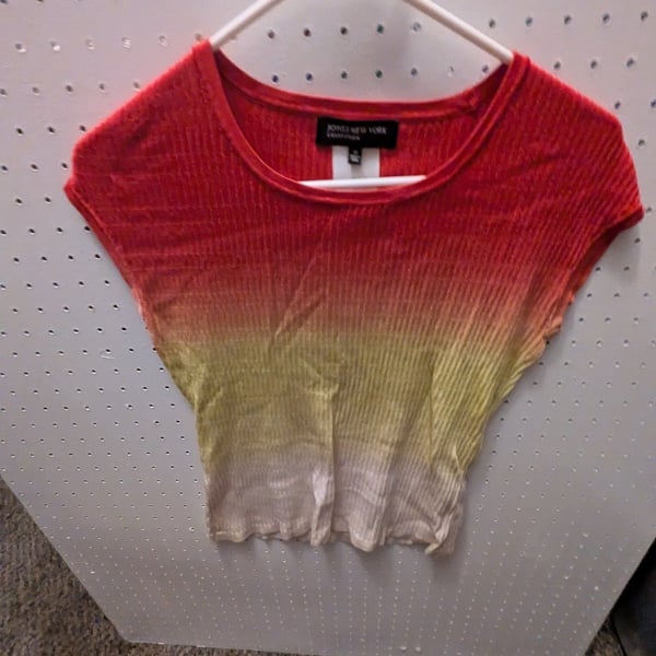 Jones New York Top Size M Ombre Red Yellow Short Sleeve