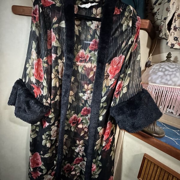 Chelsea & Violet Floral Kimono Size M Black Faux Fur Trim Robe