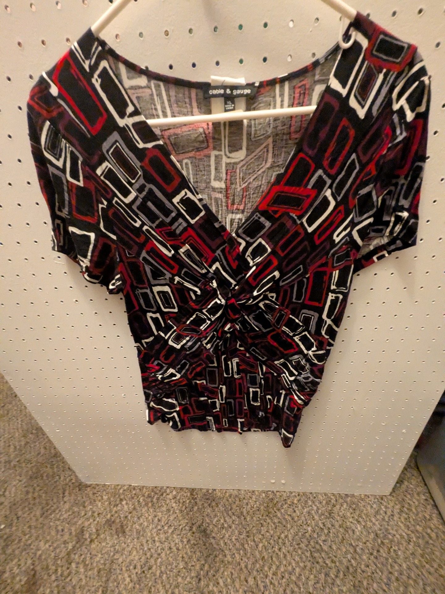 cable & gauge Blouse Size XL Geometric Print V-Neck Short Sleeve 2