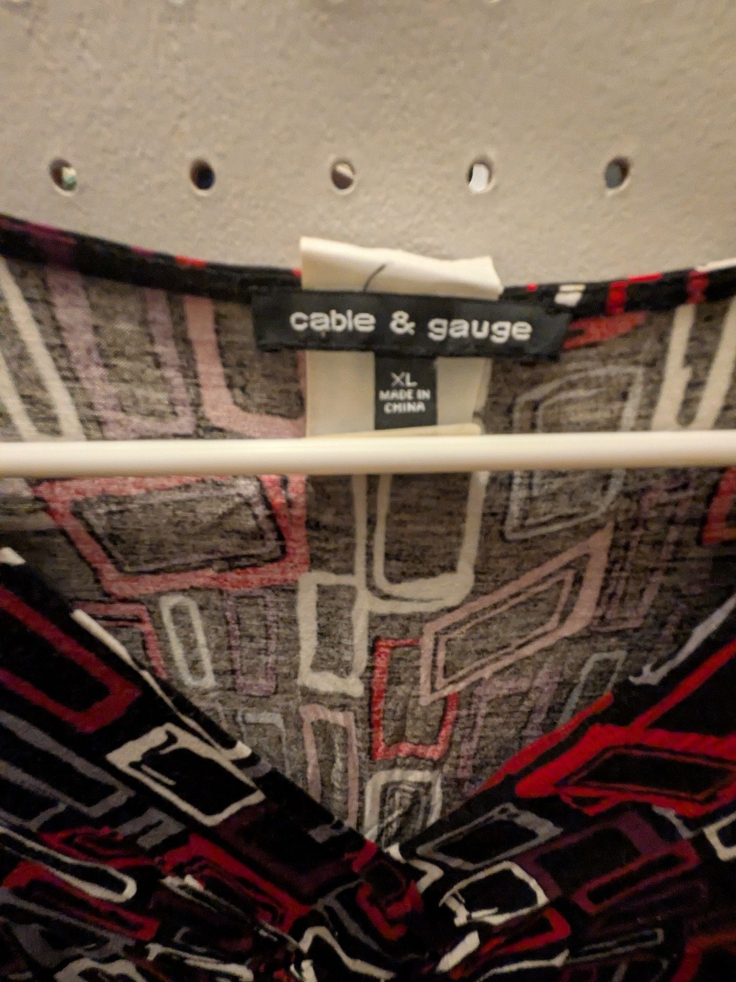 cable & gauge Blouse Size XL Geometric Print V-Neck Short Sleeve 3