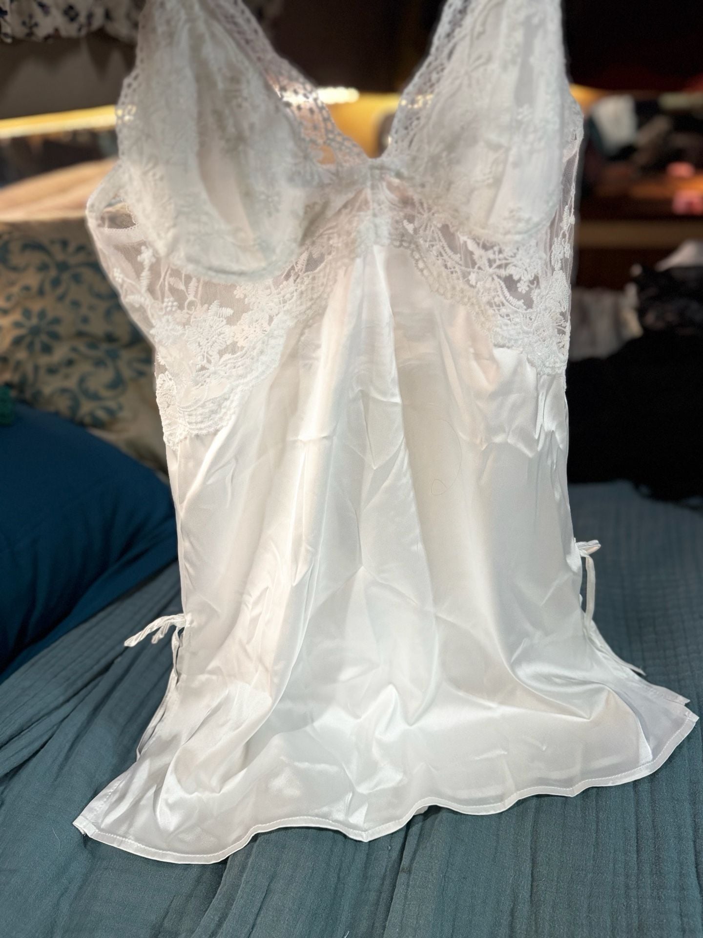 Bridal white bow lace silky nightgown - sz small 3
