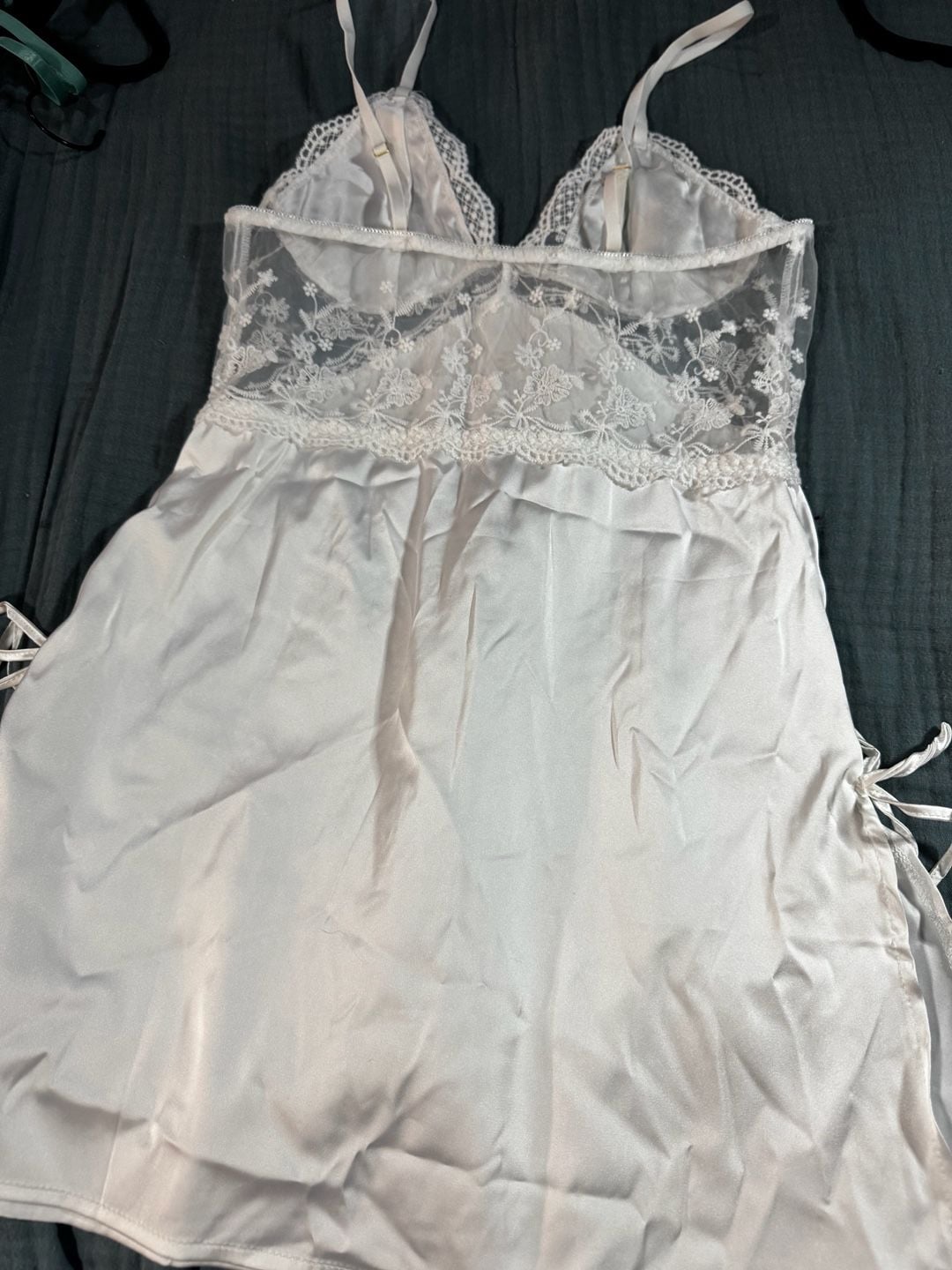 Bridal white bow lace silky nightgown - sz small 6