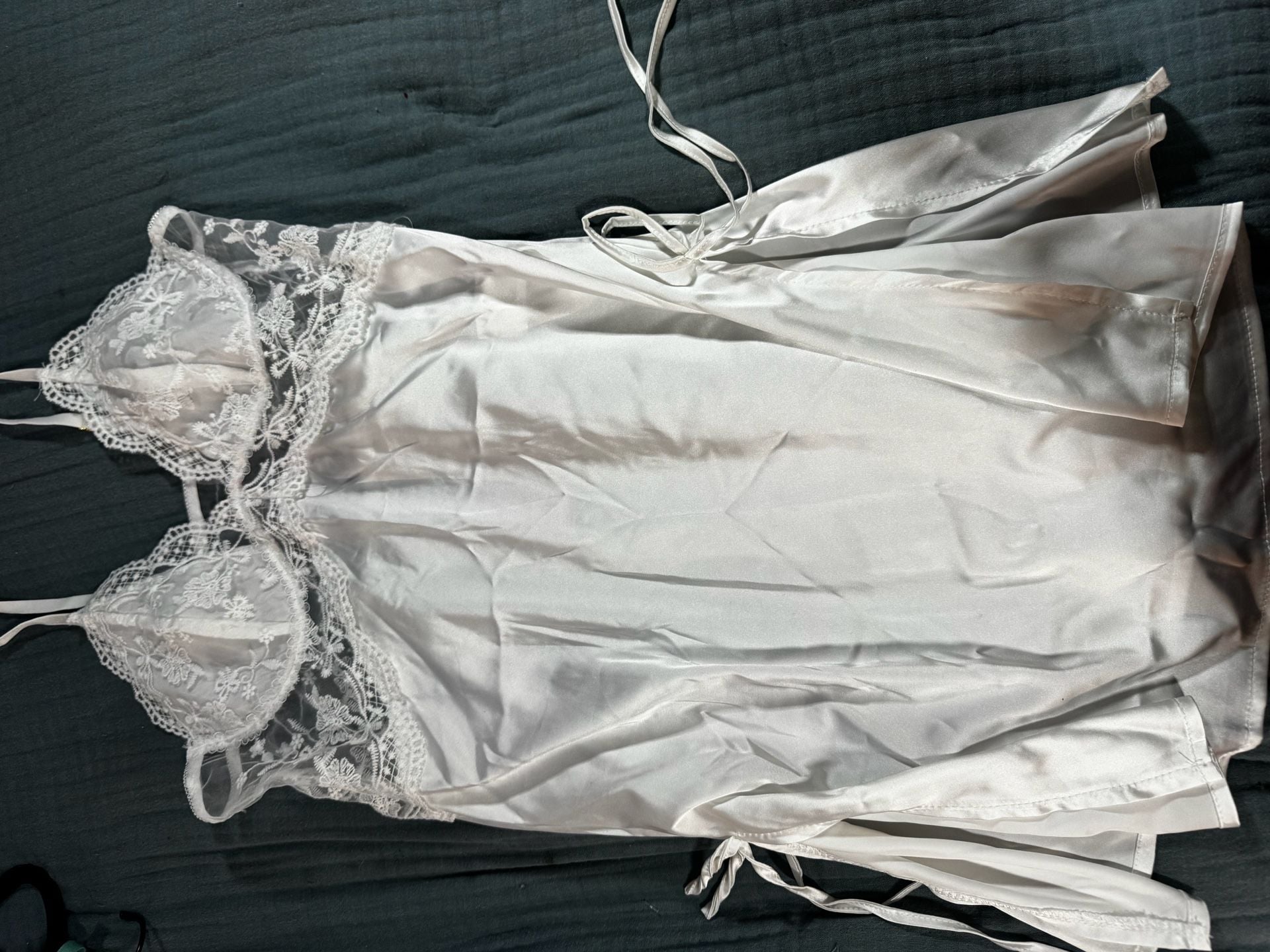Bridal white bow lace silky nightgown - sz small 9