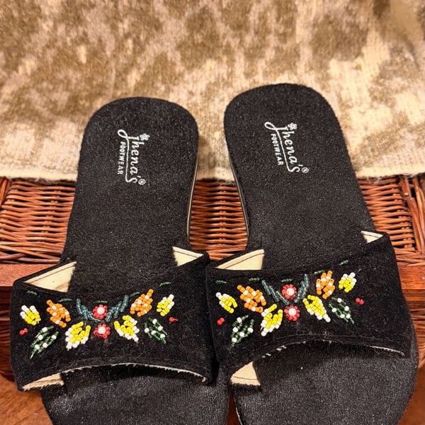 Jhena's Footwear Beaded Slide Sandals Black Size 10
